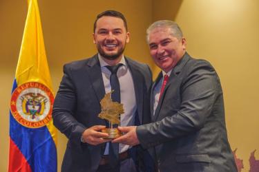 Alcalde de Sabaneta, Alder Cruz, recibe el distinguido premio nacional otorgado por INCLUSOCIAL como: Alcalde Solidario e Incluyente de Colombia 2024