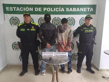 Fueron capturados en Sabaneta, dos delincuentes, quienes ingresaron a una vivienda y amordazaron a dos personas.