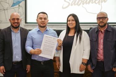 Por primera vez en su historia, Sabaneta logra la aprobación unánime de un presupuesto superior a los 1.6 billones de pesos. ¡Es la mayor inversión jamás realizada en el municipio!